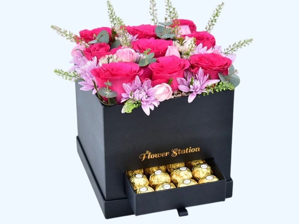 Box Baby rose with pink rose 9 pcs with chocolate
